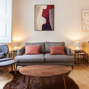 https://flh-praa-rossio-contemporary-flat.hotels-lisbon-portugal.com